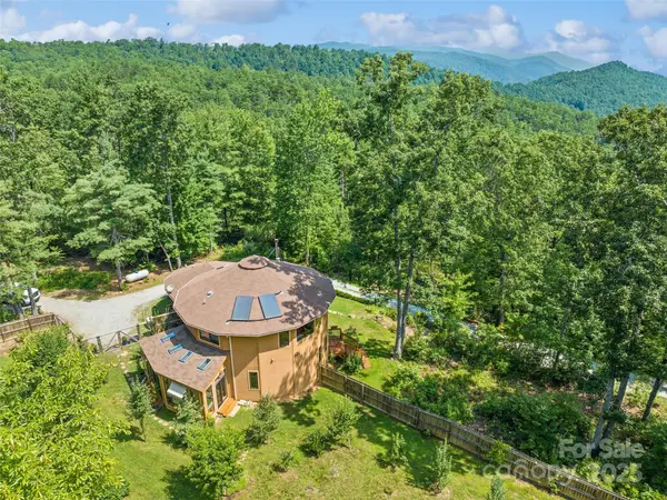 2675 Holbert Cove RD, Saluda, NC 28773
