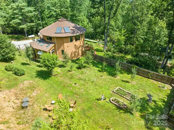 2675 Holbert Cove RD, Saluda, NC 28773