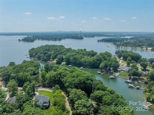 200 Greenbay RD, Mooresville, NC 28117