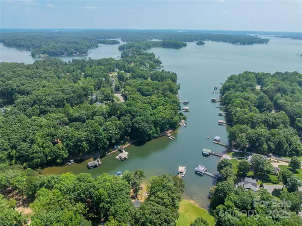 200 Greenbay RD, Mooresville, NC 28117