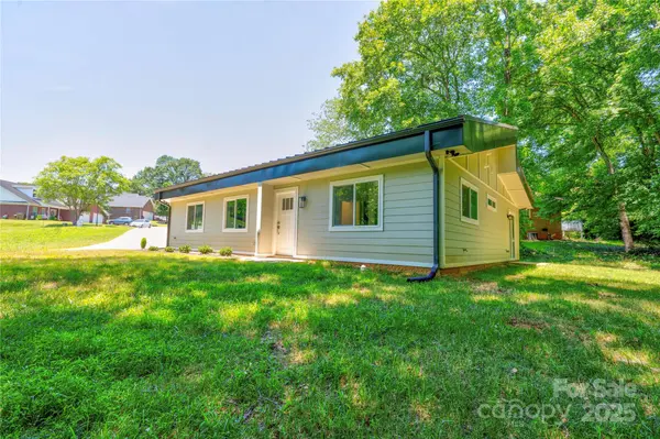 900 Linney LN, Shelby, NC 28152