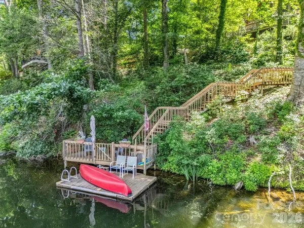 126 Sleeping Bear LN, Lake Lure, NC 28746