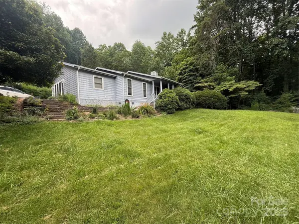 46 High Meadow LN, Waynesville, NC 28786