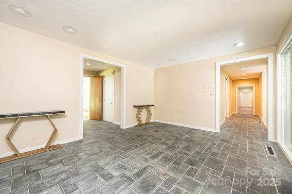 153 Hillhaven PL SE, Lenoir, NC 28645