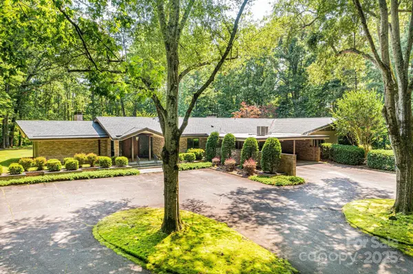 153 Hillhaven PL SE, Lenoir, NC 28645