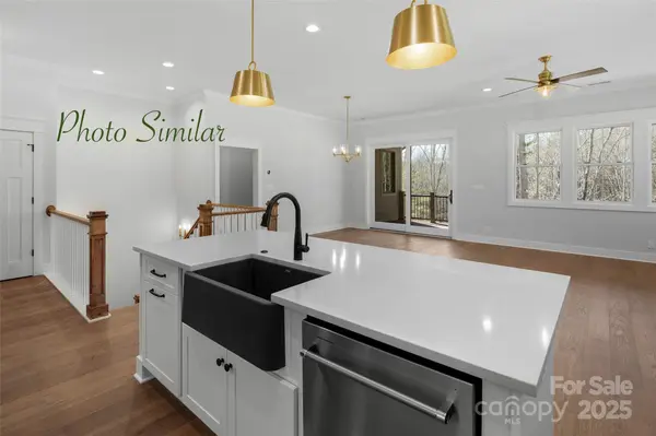 20 Chimney Chase TRL, Hendersonville, NC 28739