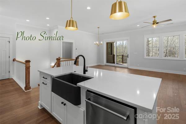 20 Chimney Chase TRL, Hendersonville, NC 28739