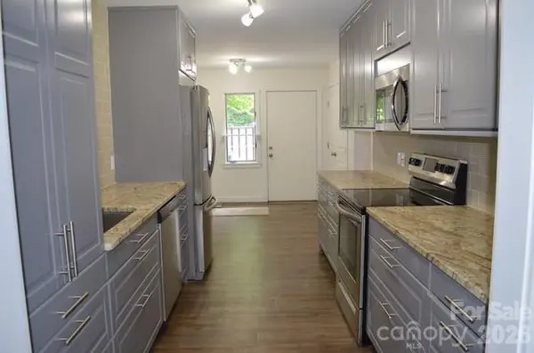 609 Crowfields LN, Asheville, NC 28803
