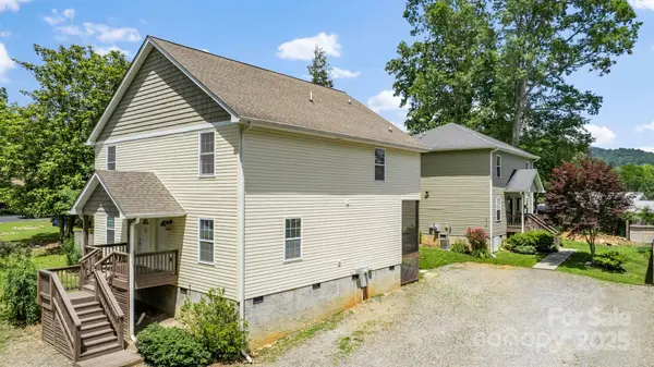 212 & 214 Portmanvilla RD, Black Mountain, NC 28711