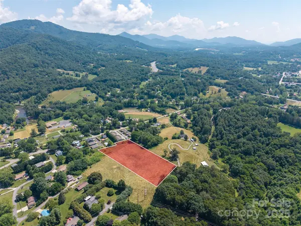 00 Summer Breeze DR, Clyde, NC 28721