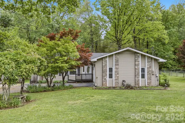 25 Norman RD, Fletcher, NC 28732