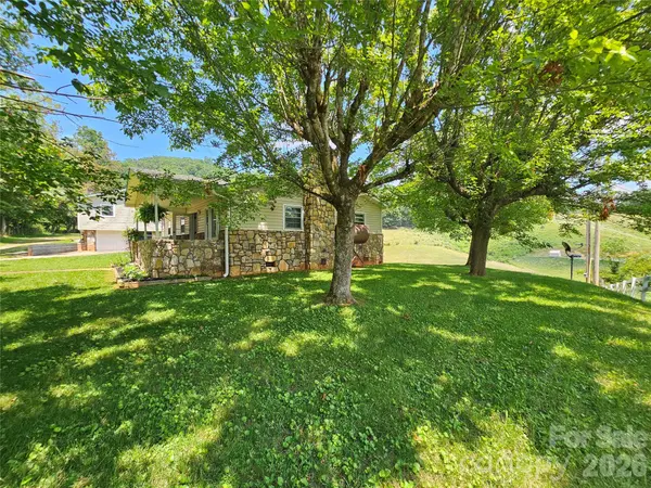 560 Bailey Mountain RD, Mars Hill, NC 28754