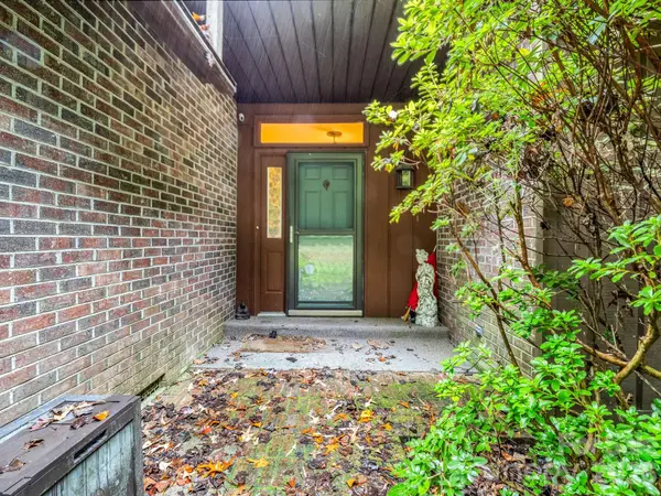 421 Chickadee LN, Brevard, NC 28712