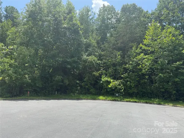 1047 Williamsburg DR, Lenoir, NC 28645