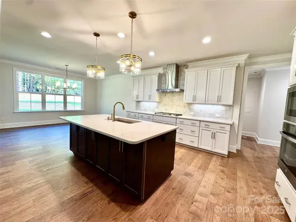 125 Crestview LN, Troutman, NC 28166