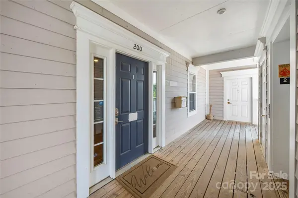 575 Davidson Gateway DR #200, Davidson, NC 28036