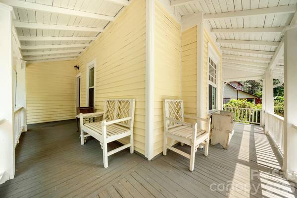 334 Greenville ST, Saluda, NC 28773
