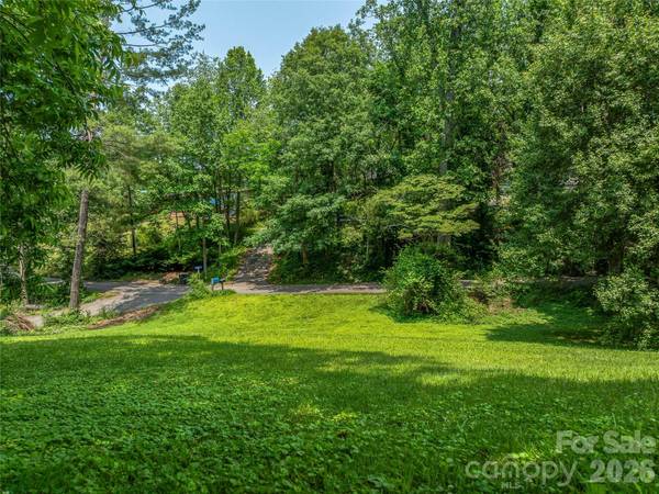 99999 W Skyland CIR #2, Asheville, NC 28804