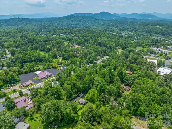 99999 W Skyland CIR #2, Asheville, NC 28804