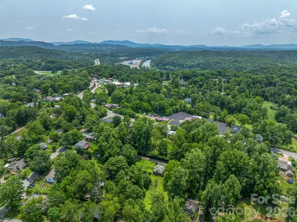 99999 W Skyland CIR #2, Asheville, NC 28804
