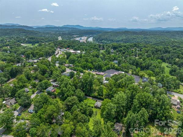 99999 W Skyland CIR #2, Asheville, NC 28804