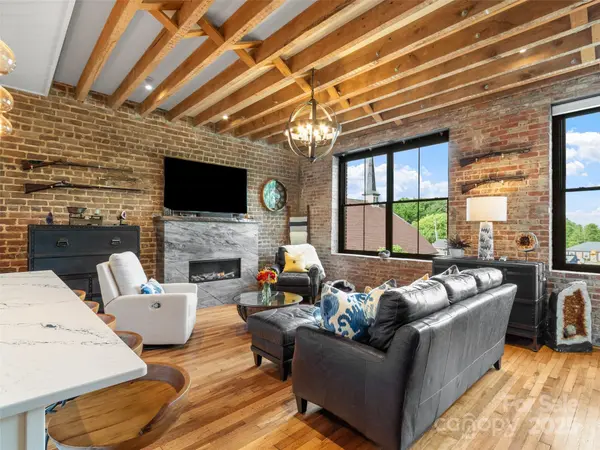 5 Town SQ #204, Burnsville, NC 28714