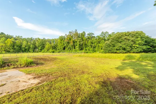 99999 Dale ST, Hendersonville, NC 28792