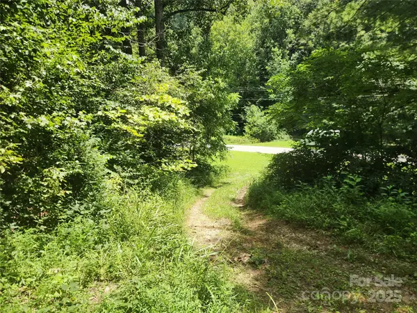2003 Zacks Fork RD, Lenoir, NC 28645
