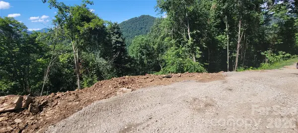 33 Destination DR, Waynesville, NC 28786