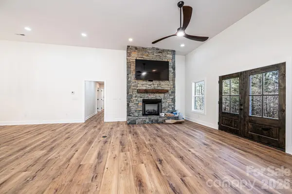 1721 Songbird CT SE, Lenoir, NC 28645
