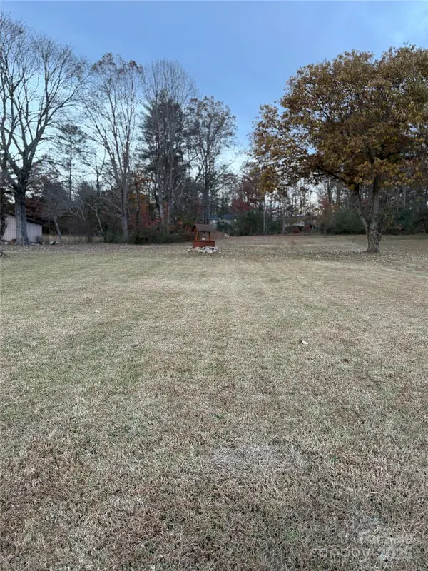 204 Vfw RD, Morganton, NC 28655