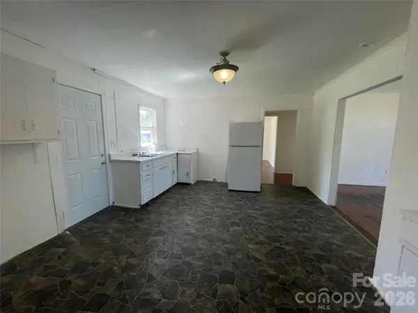 51 Robinson ST, Waynesville, NC 28786