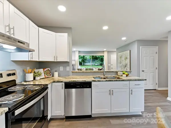 2508 Carrington CT, Charlotte, NC 28208