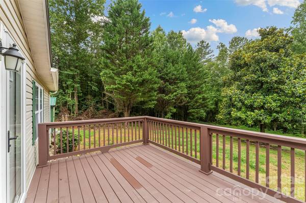 2236 Sisue ST, Morganton, NC 28655