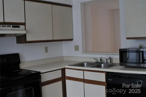 9626-C Vinca CIR, Charlotte, NC 28213