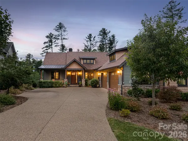 50 Hallett CT, Asheville, NC 28803