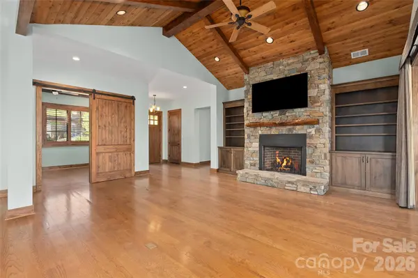 50 Hallett CT, Asheville, NC 28803