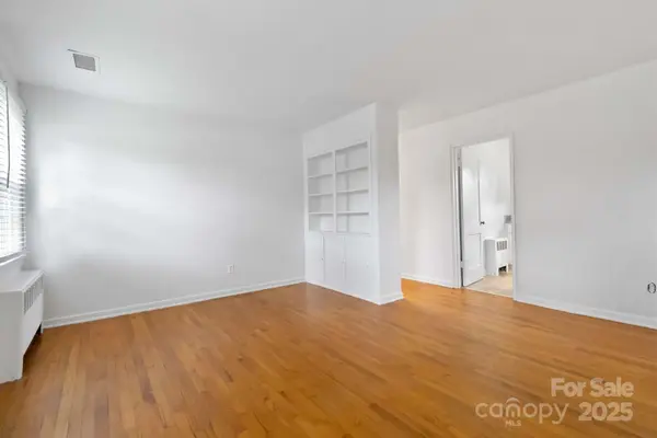 343 Wakefield DR, Charlotte, NC 28209