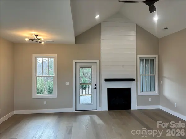 30 Olde Oak CT, Hendersonville, NC 28792