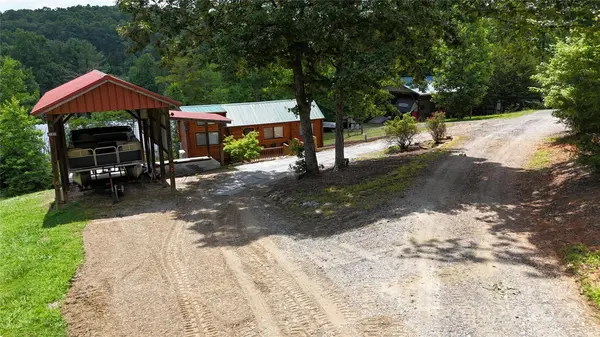 37 Bream Loop RD, Marion, NC 28752