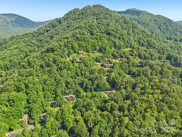 50 Slim RDG, Maggie Valley, NC 28751