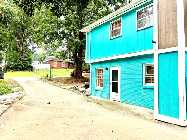 6708 Lynmont DR, Charlotte, NC 28212