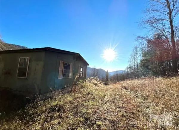 108 Lanning RD, Clyde, NC 28721