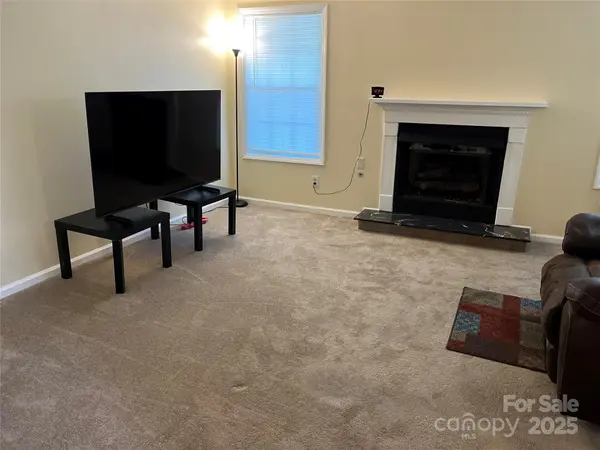 6011 Treetop CT, Charlotte, NC 28212