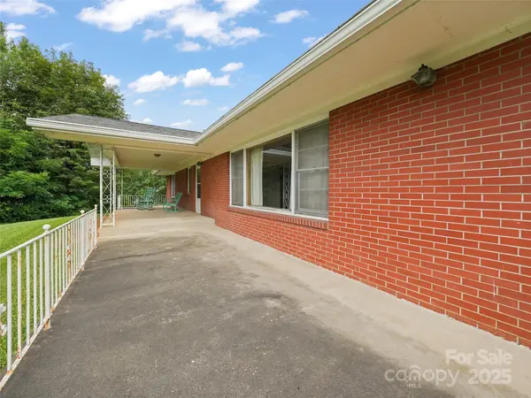 5 Noland Downs RD, Waynesville, NC 28785