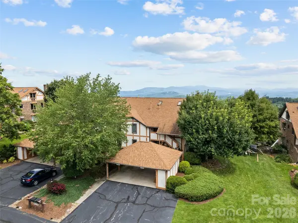 602 Fleetwood PLZ, Hendersonville, NC 28739