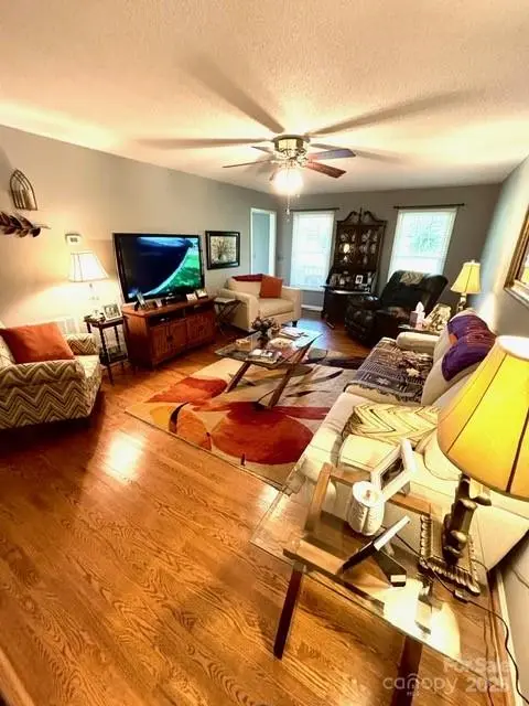912 Redwood LN, Chester, SC 29706