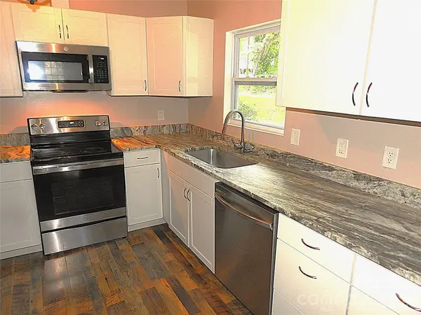 201 Merriman RD, Hendersonville, NC 28791