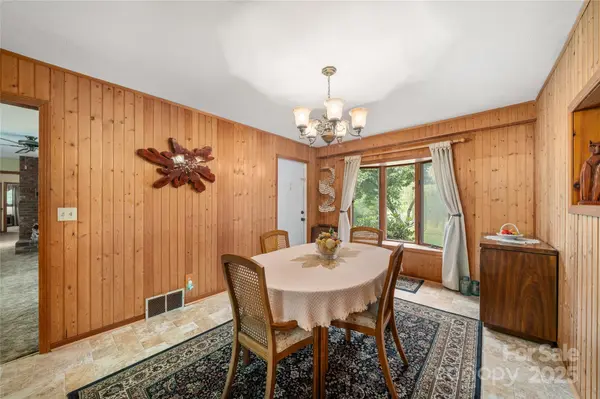 335 Lake Circle DR, Hendersonville, NC 28792