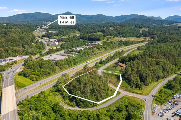 1672 Crossroads Pkwy, Mars Hill, NC 28754